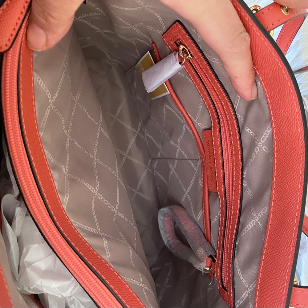 Michael Kors jet set voyager shoulder tote &wallet - Picture 6 of 15